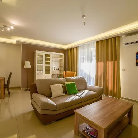 Sa10- Brand New Designer Apt With Spacious Terrace *