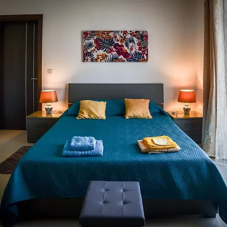 Sa10- Brand New Designer Apt With Spacious Terrace