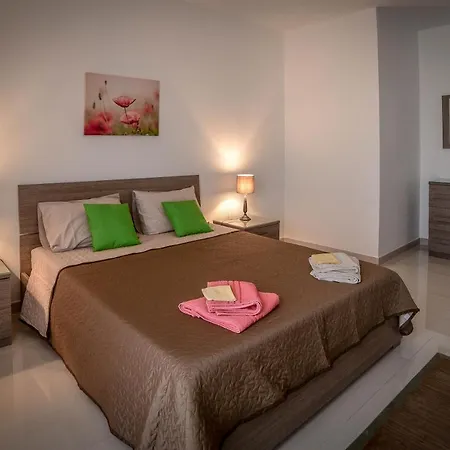 Sa10- Brand New Designer Apt With Spacious Terrace